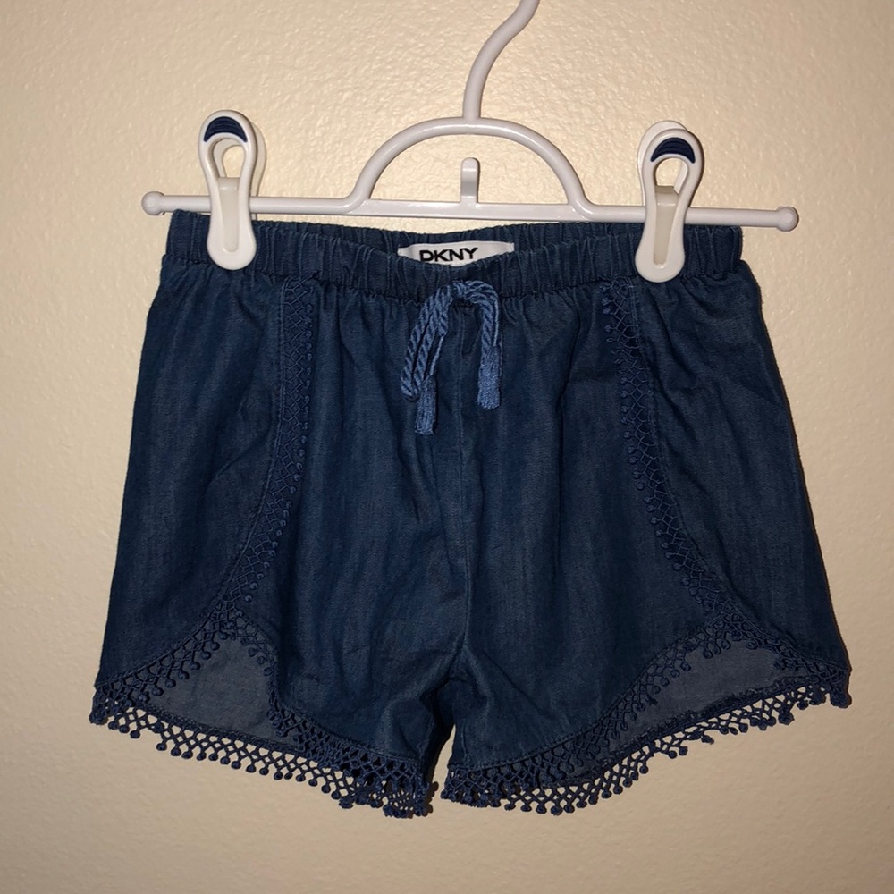 LIKE New DKNY Soft Denim Shorts 💙 SZ 6